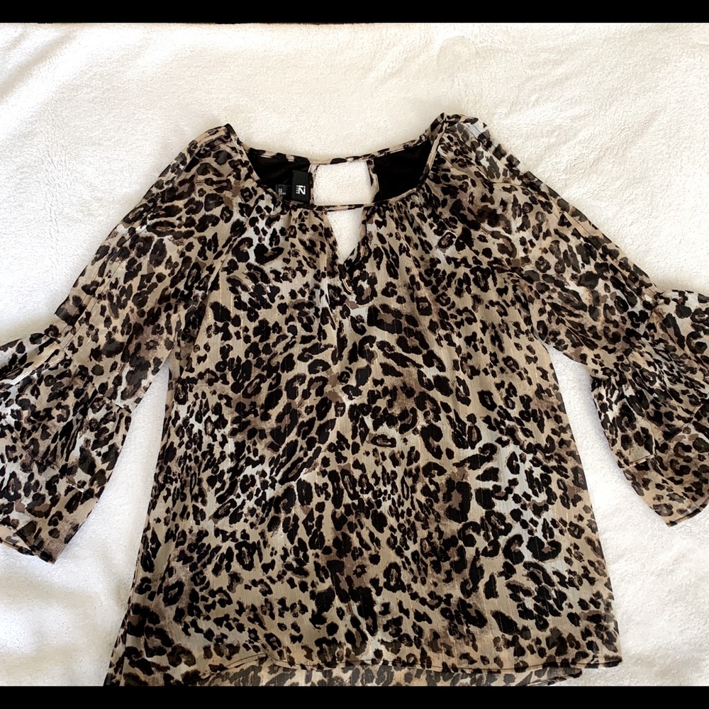 Top / Blouse. Tiger Print 🐅 Elegant Top/ Blouse